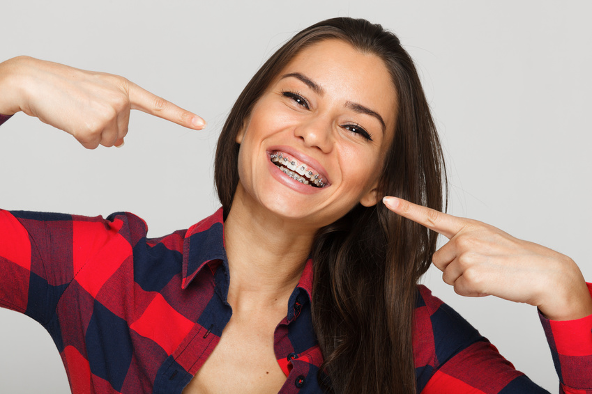 Behandlung Zahnfehlstellungen korrigieren Zahnspange