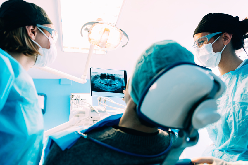 Oralchirurgie Operation Implantate Entfernung Weißheitszahnentfernung